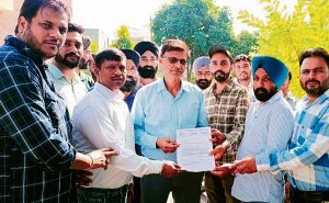 11810446CD-_18-OCT2301